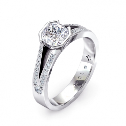 AH_Ely Round Brilliant Diamond Ring in 18kt White Gold AU - Main View